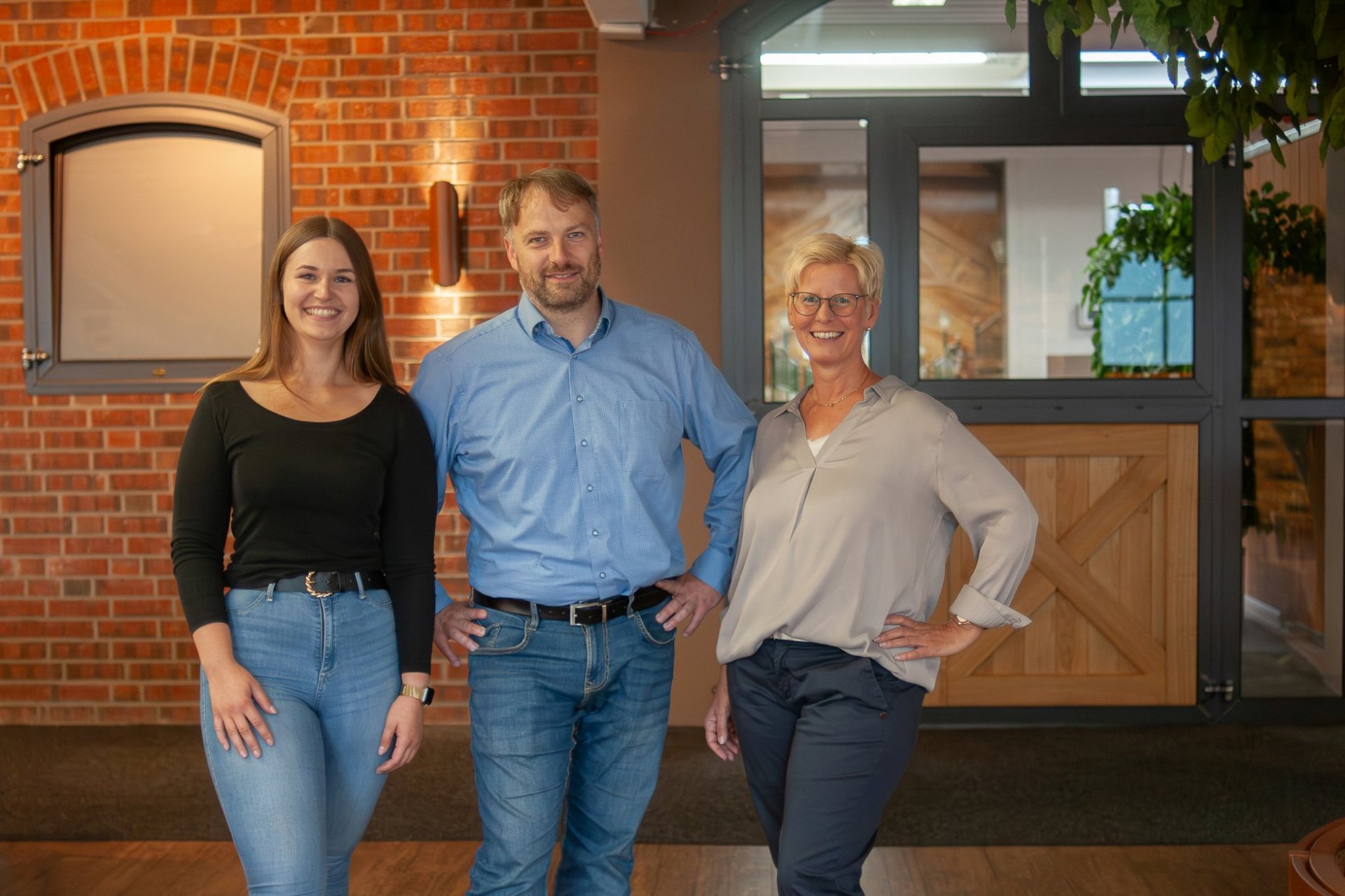 Carrière L'équipe de Röwer & Rüb est dans la salle d'exposition